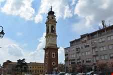Il campanile visto da Piazza Italia.